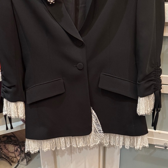 Cinq à Sept Black Blazer with White Lace Trim - Picture 3 of 5